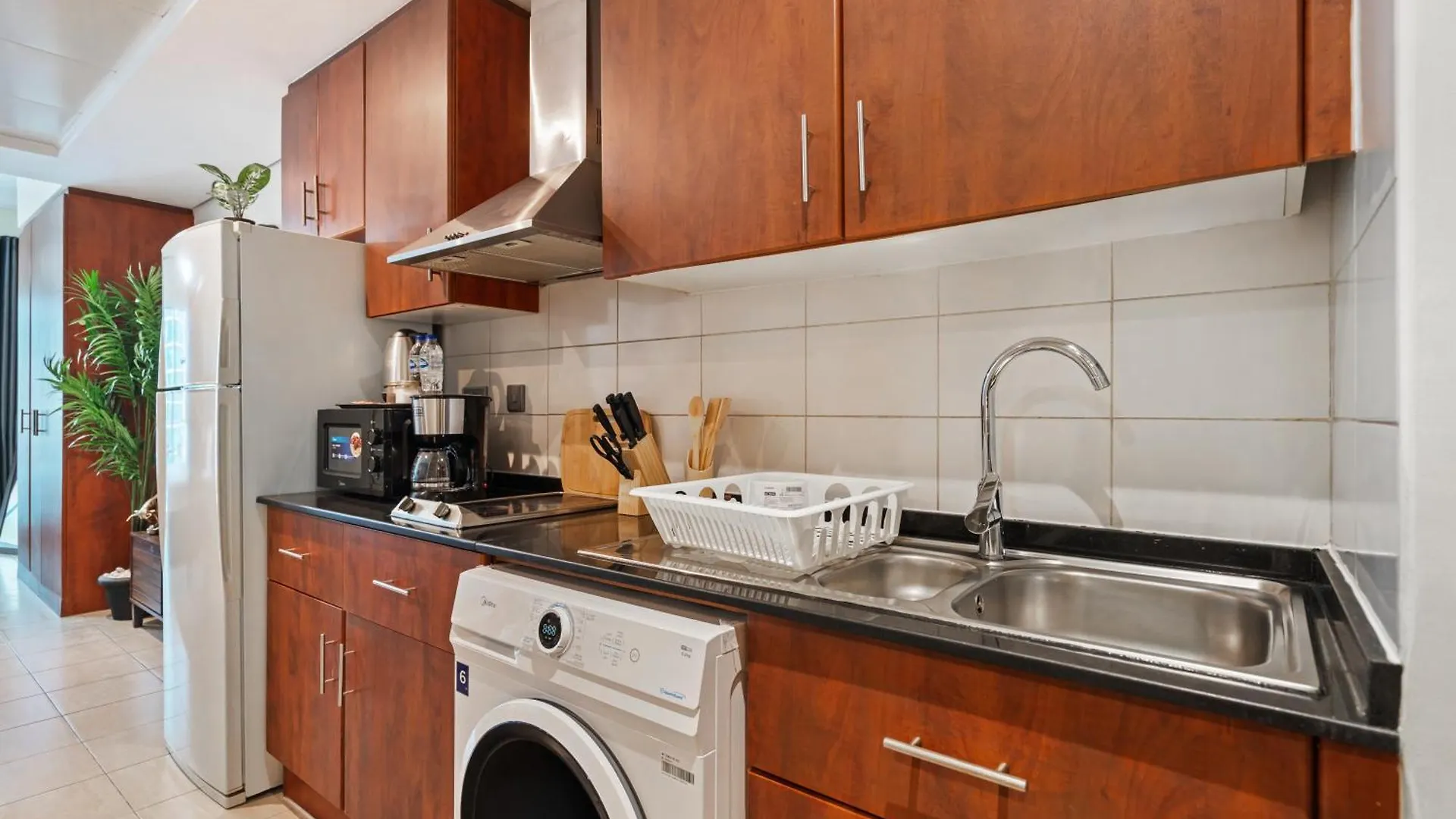 דובאי Newly Furnished Studio In Lakeview Tower, Jlt 0*,  איחוד האמירויות הערביות